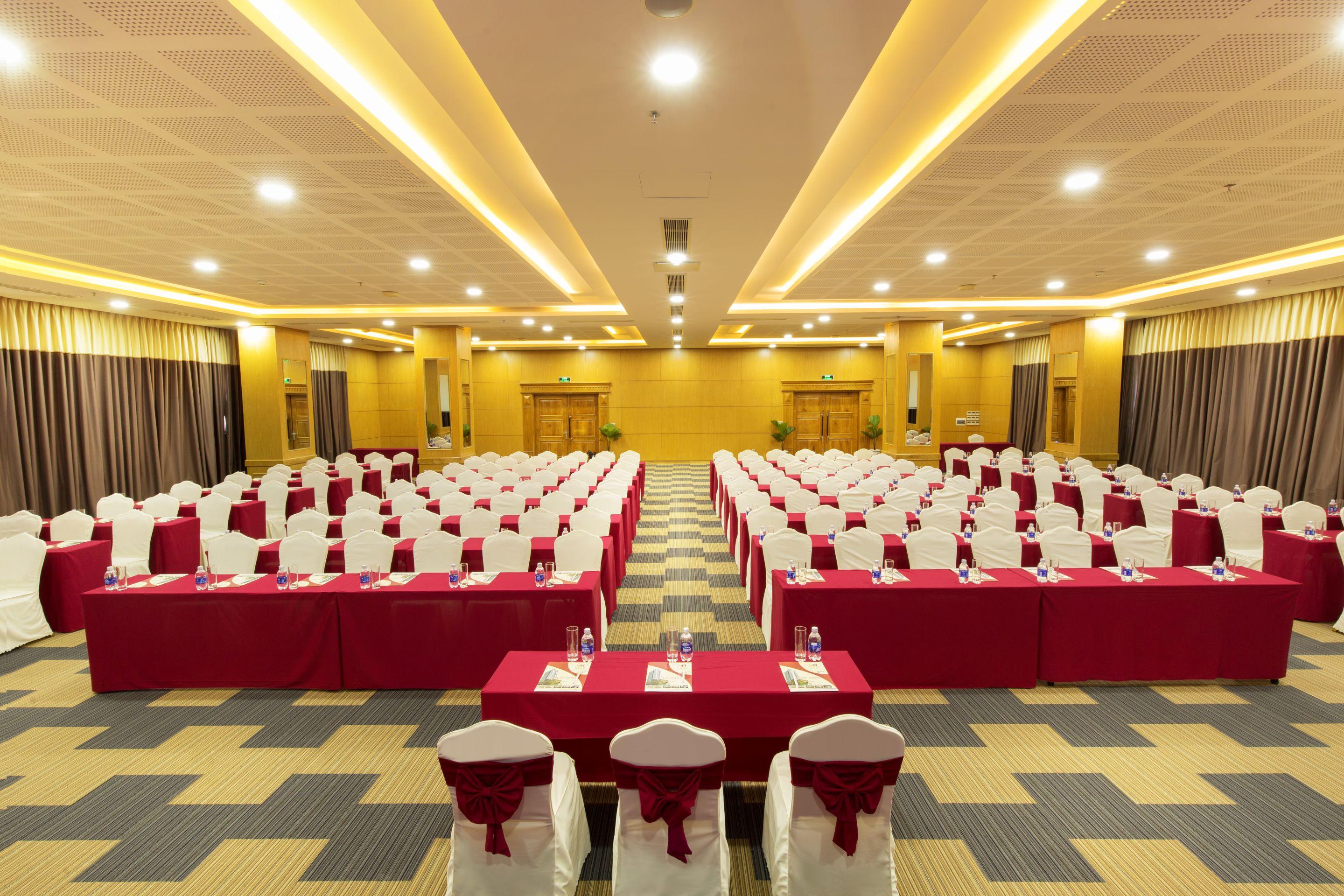 Serene Beach Hotel Danang Bagian luar foto