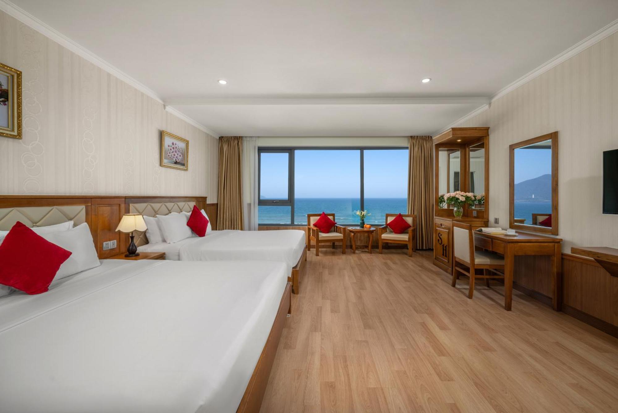 Serene Beach Hotel Danang Bagian luar foto